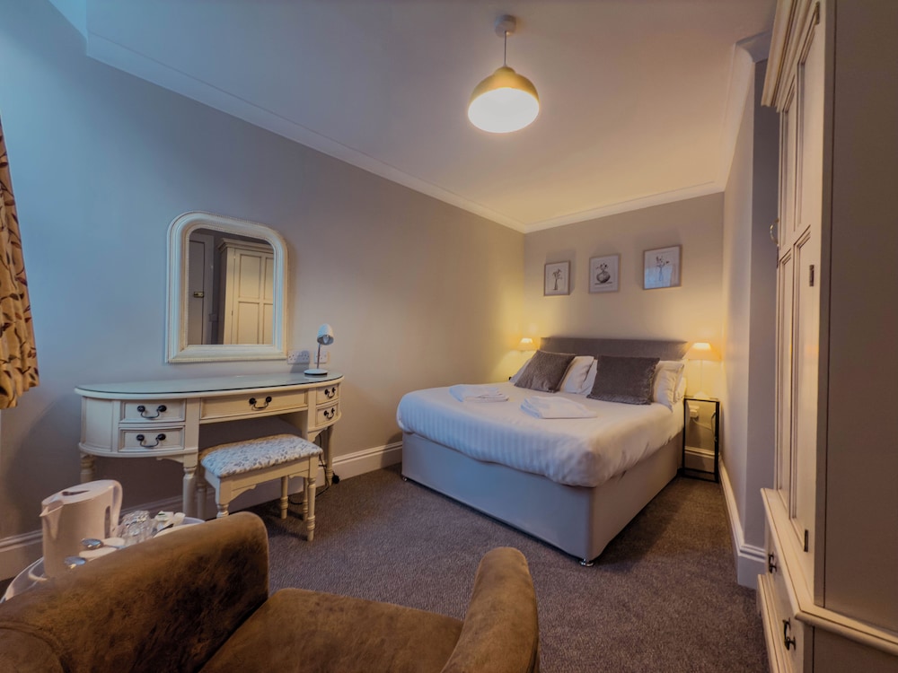 Newport Quay Bed And Breakfast 18/45