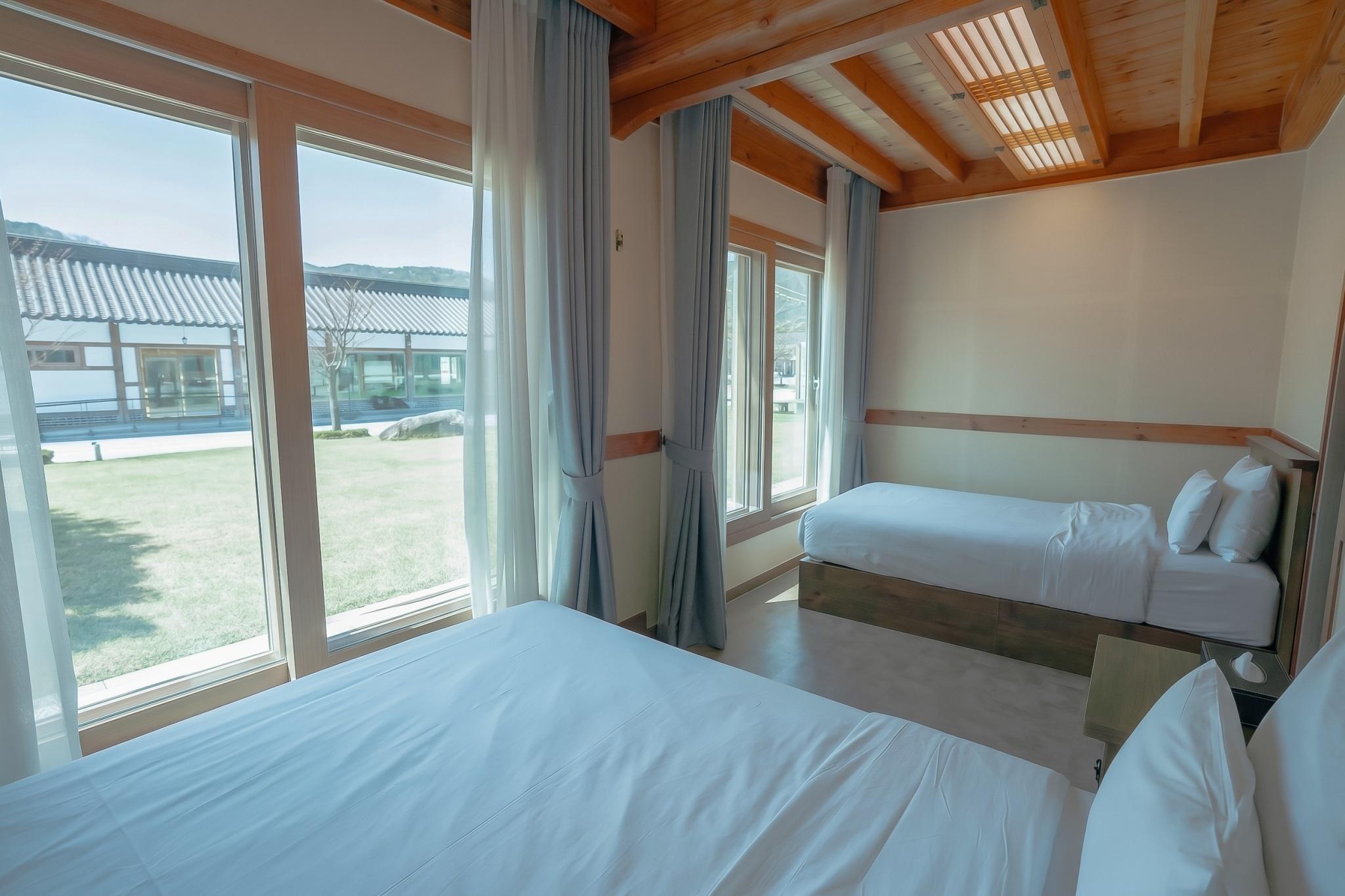 Ondol, King Bed