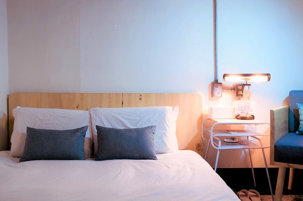 With inn Hostel 25/50