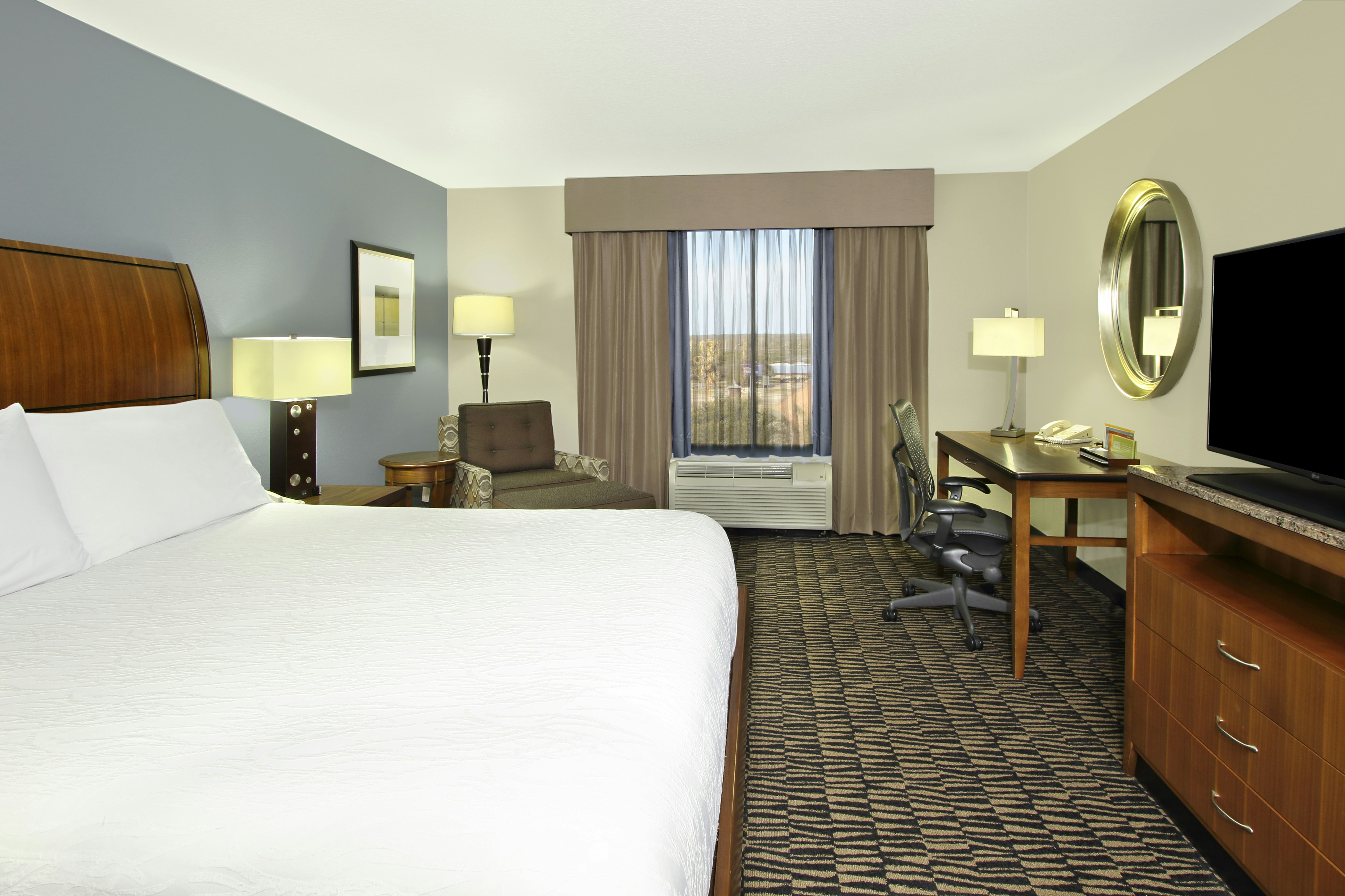 ROOM, KING BED, ACCESSIBLE