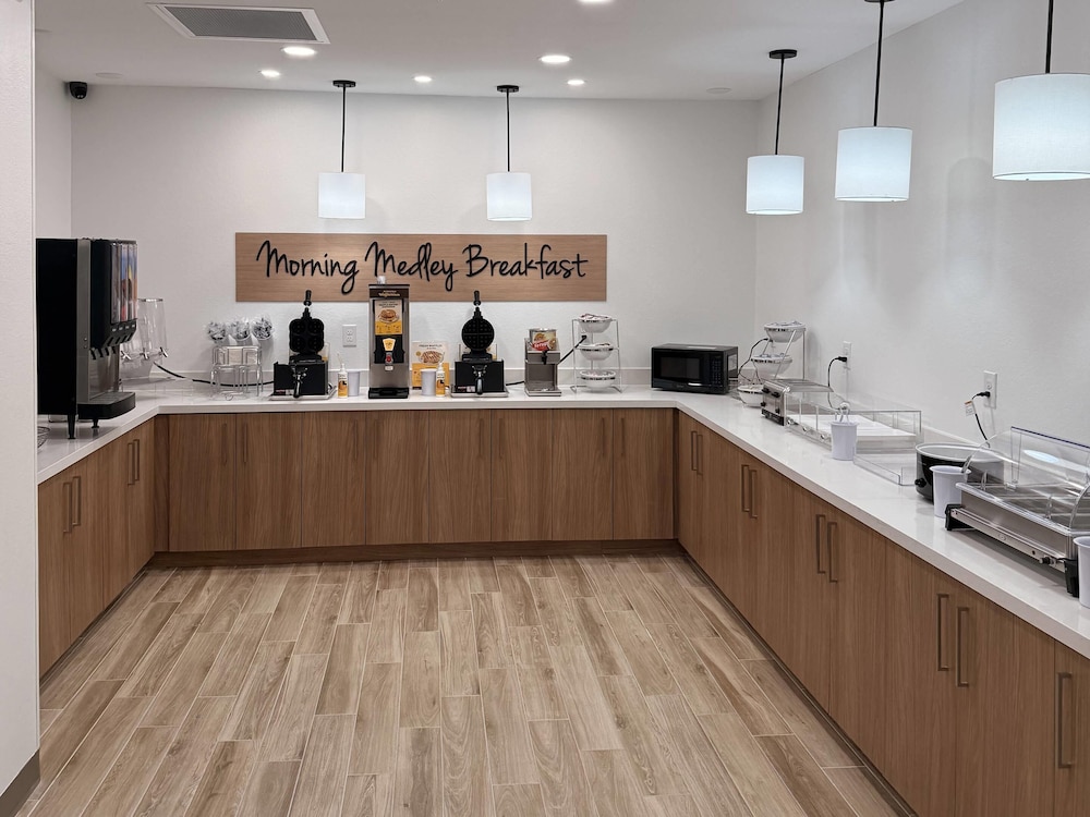 Mainstay Suites - Oklahoma City Airport 8/56