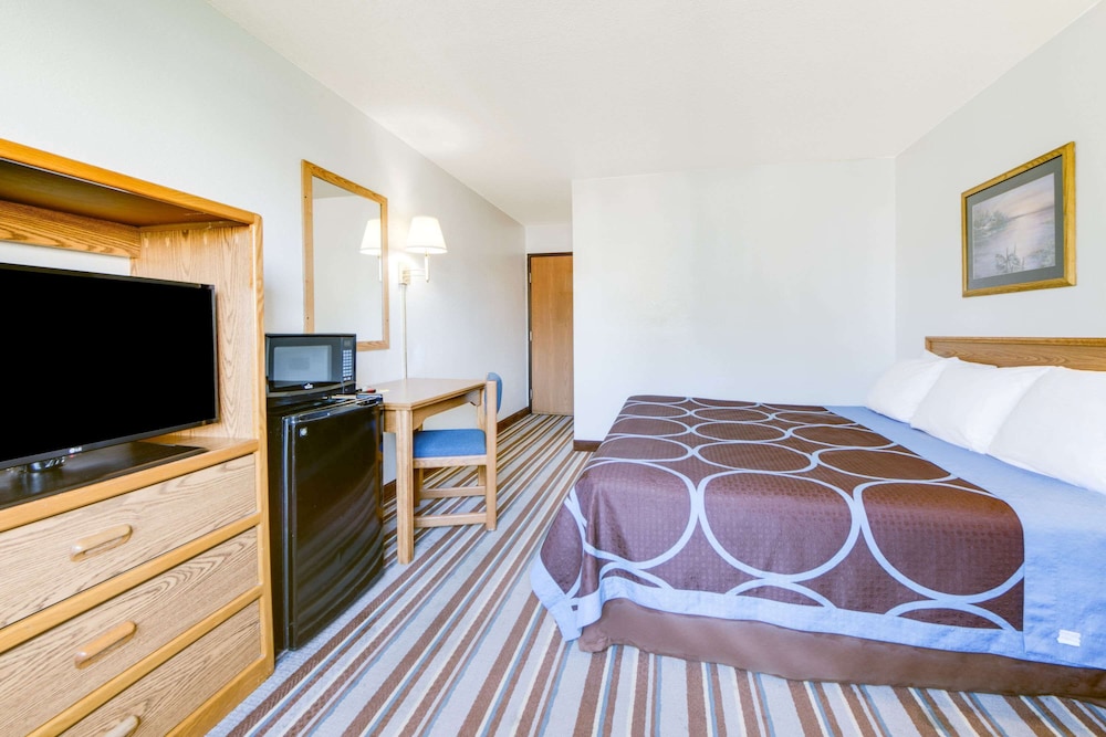 Super 8 By Wyndham Burlington 15/26