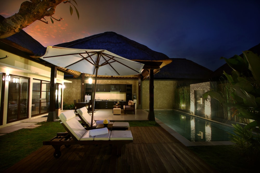 Bali Rich Luxury Villa 16/42