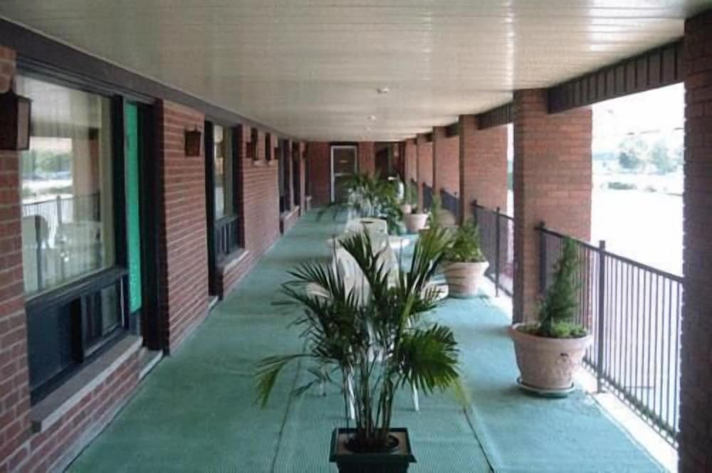 Motel Du Chevalier 34/37