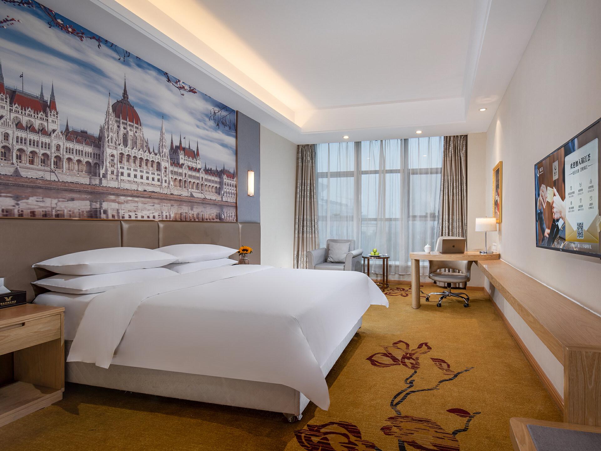 Vienna International Hotel (Nanjing Zhushan Road Metro Station) 12/29