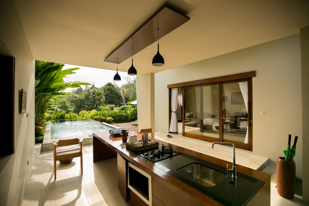 SENETAN VILLAS AND SPA RESORT 46/50