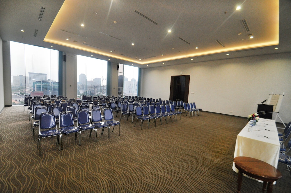 Dreamtel Jakarta 53/68