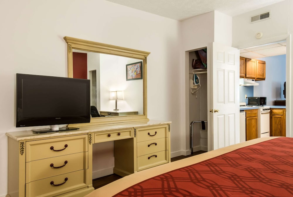 Econo Lodge Inn & Suites Lake Harmony - Pocono Mountains Area 27/29