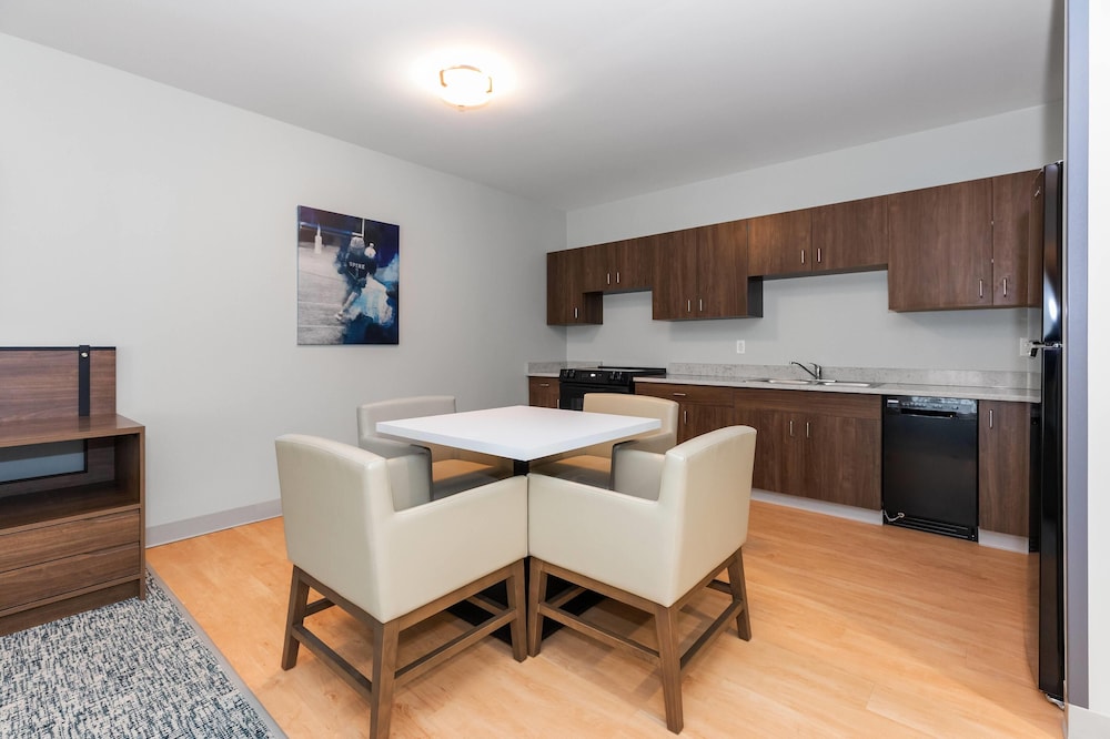 Wingate by Wyndham Geneva at SPIRE Academy 34/56