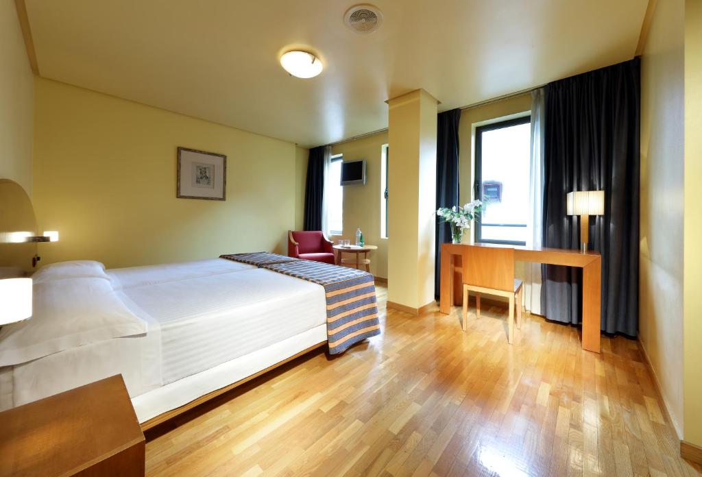Standard, Double or Twin Bed