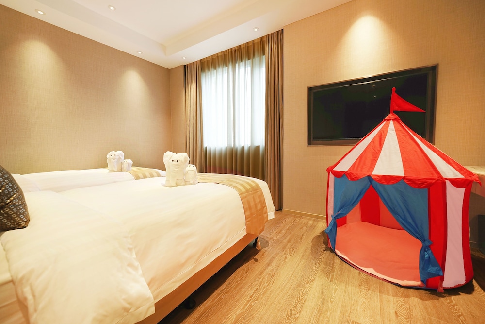 Grand Dragon Hotel 18/50