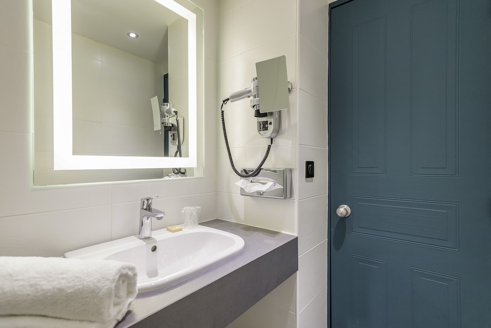 Mercure Lyon Est Villefontaine 13/64