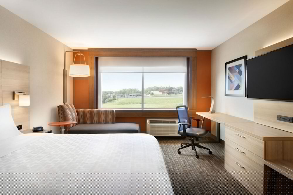 Holiday Inn Express and Suites Omaha Downtown Old Market 16/52