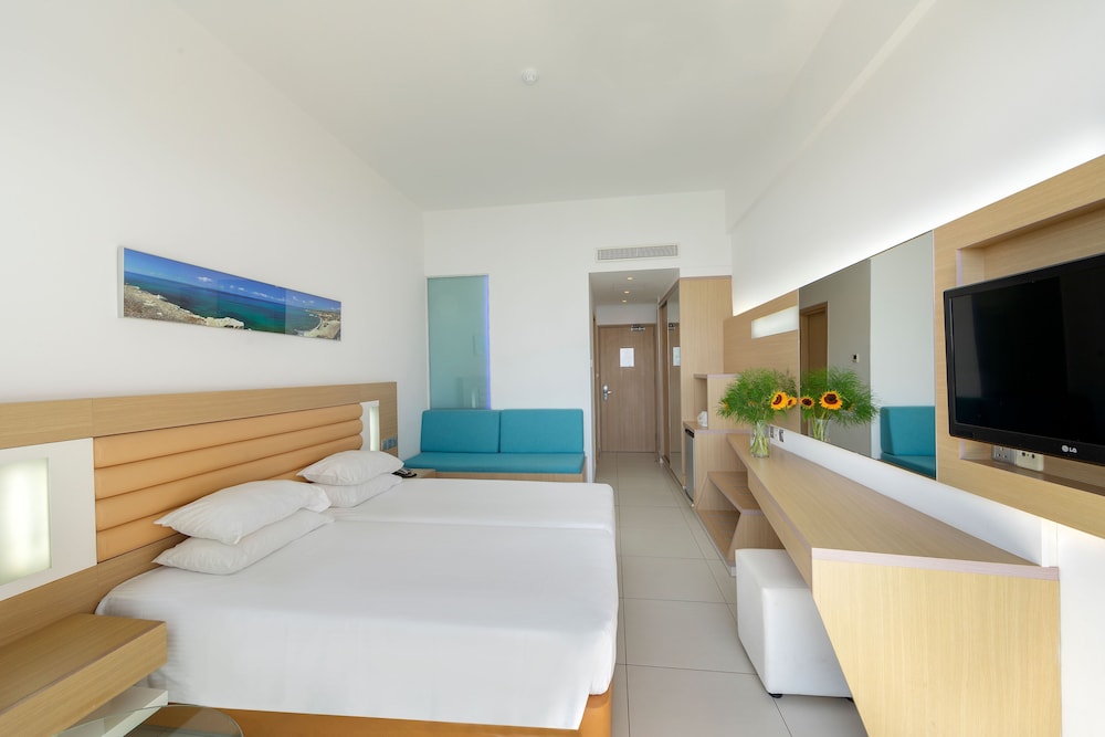 Vrissaki Beach Hotel 8/50