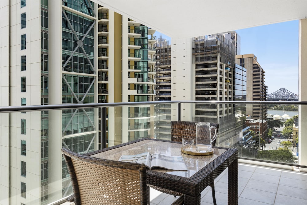 Oaks Brisbane River City Suites 51/72