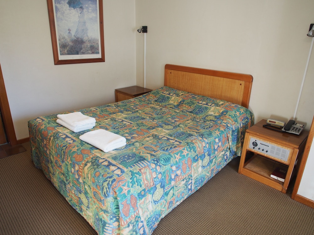 ASCOT MOTOR INN 9/32