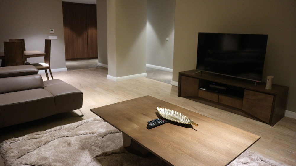 Accra Luxury Apartments Cantonments (Ex A-Lux Apartments) 41/80