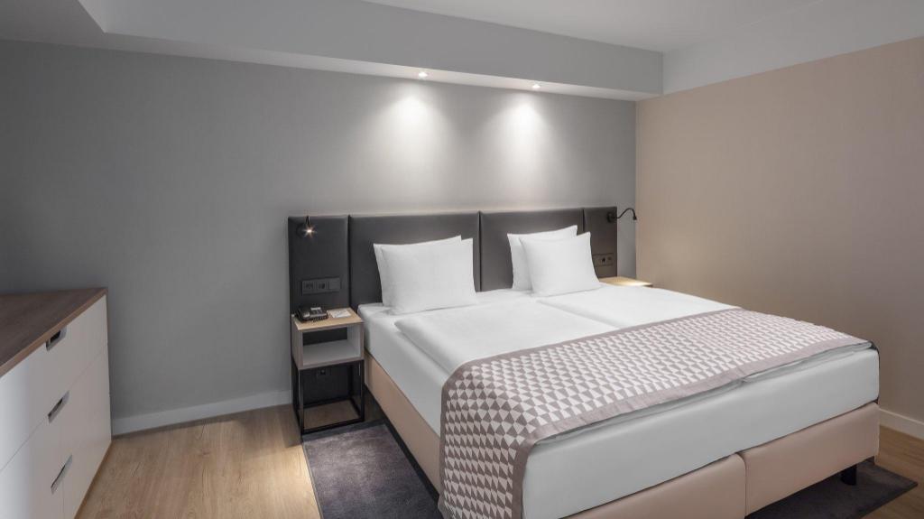 Premium, King Bed, Sofa