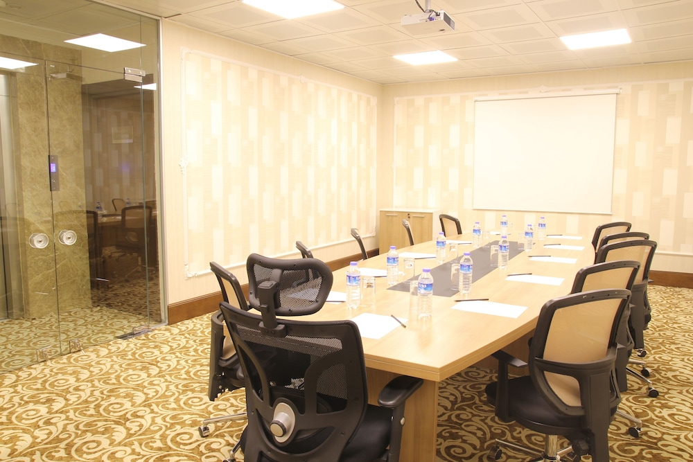 K SUITES HOTEL 53/58