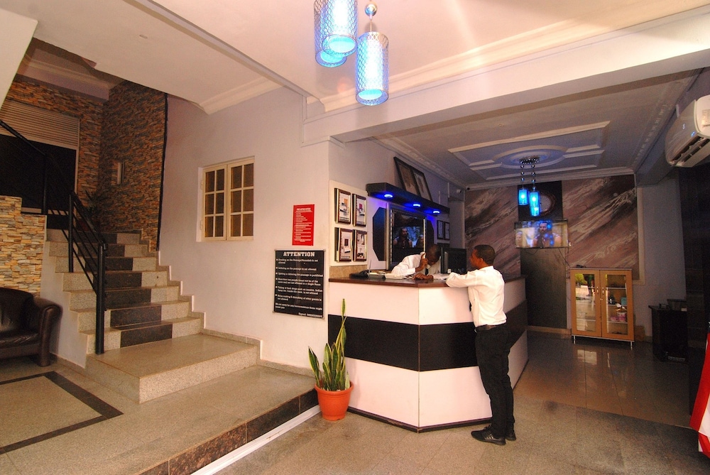 Silverland Hotel And Suites 8/36