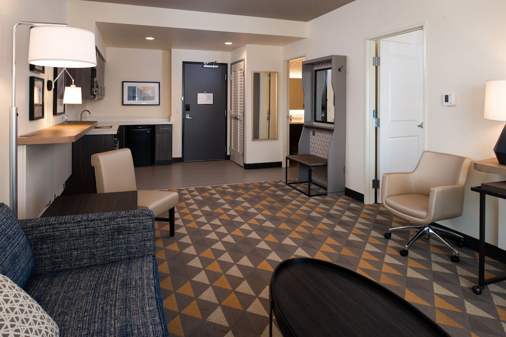 Holiday Inn Suites Idaho Falls 34/75