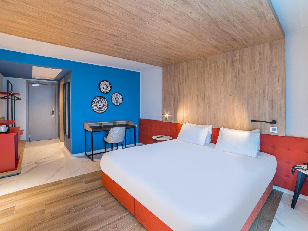 Standard, Single Bed, Queen Bed, No Balcony, High Floor