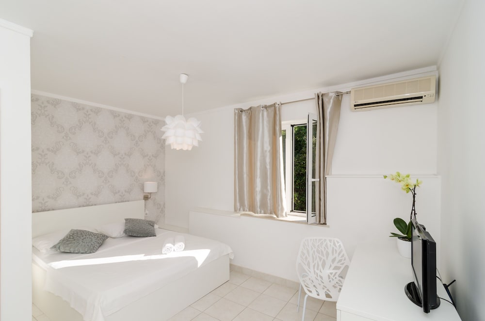 Villa Babilon 23/68