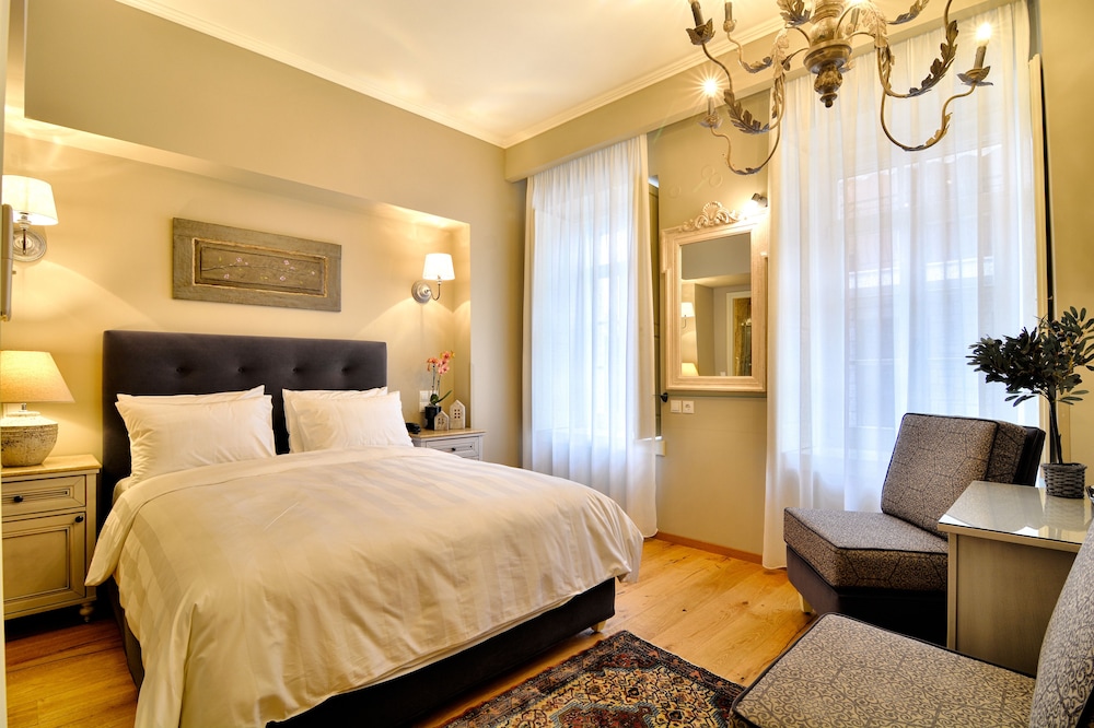 Hotel Antique 12/50
