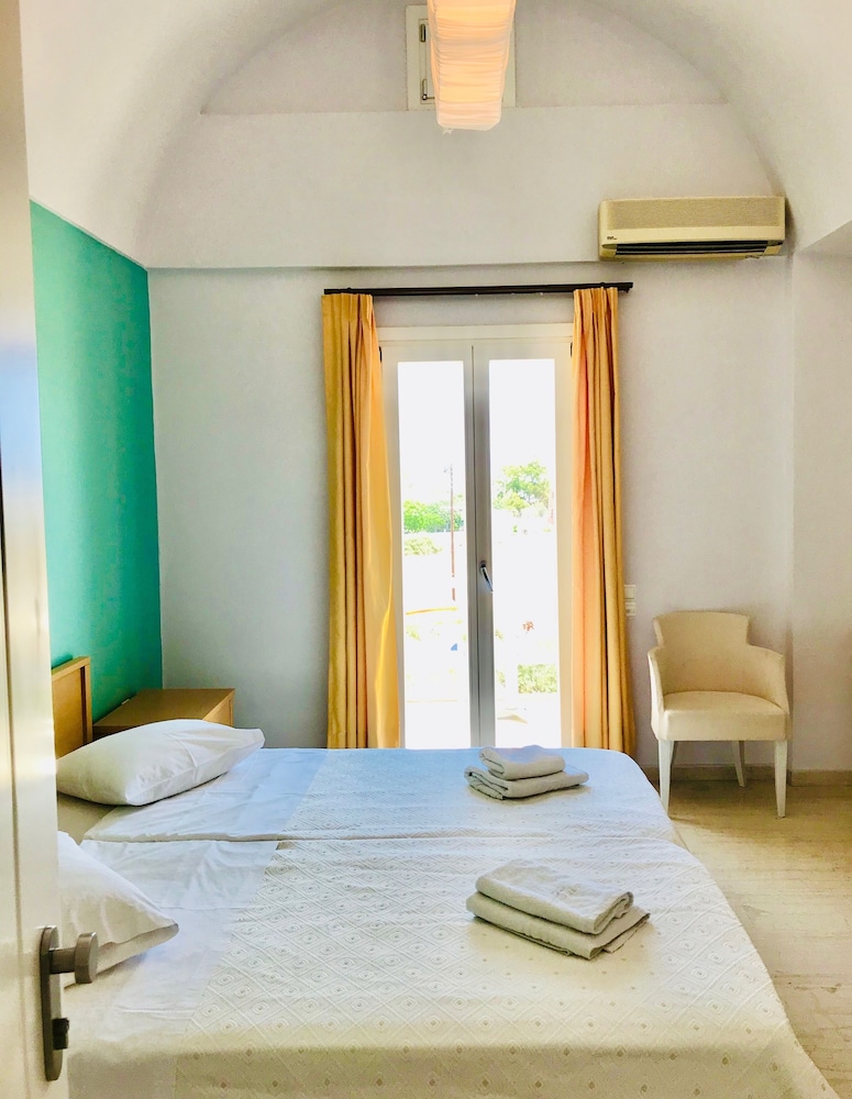Thera Mare Resort 12/56