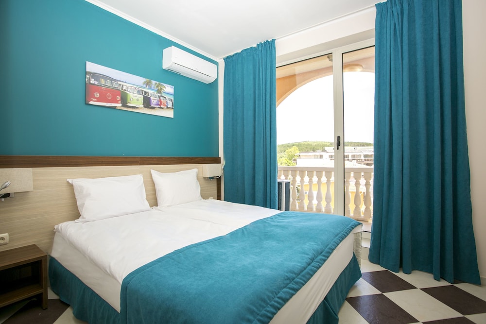 Hacienda Beach Resort 17/70