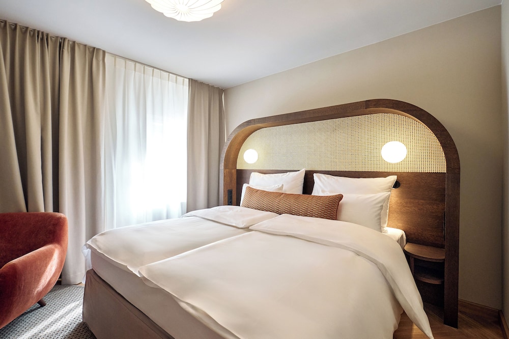 DELUXE, DOUBLE BED