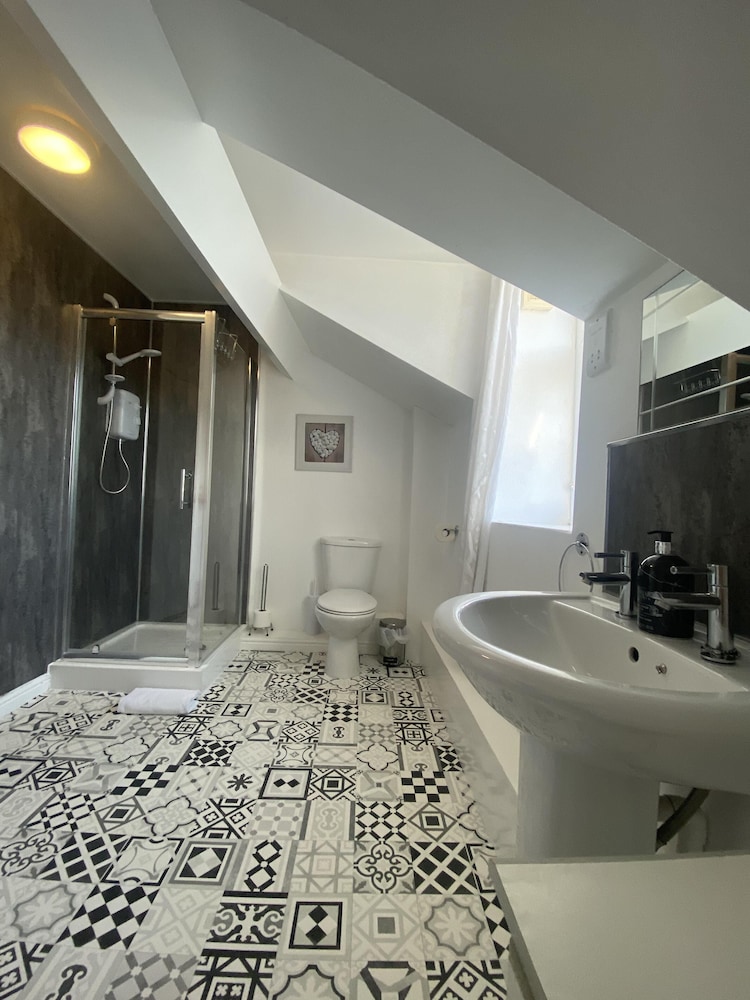 Number 19 Guesthouse 48/50