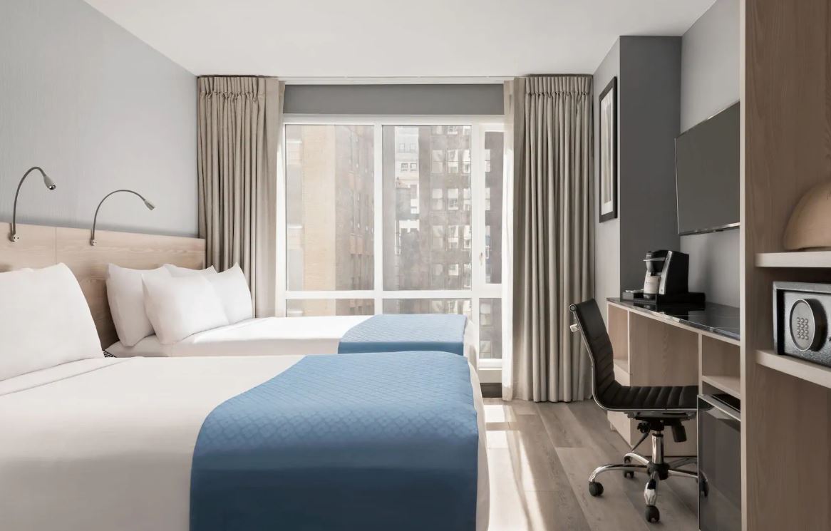 Room, 2 Double Beds, Empire Building View