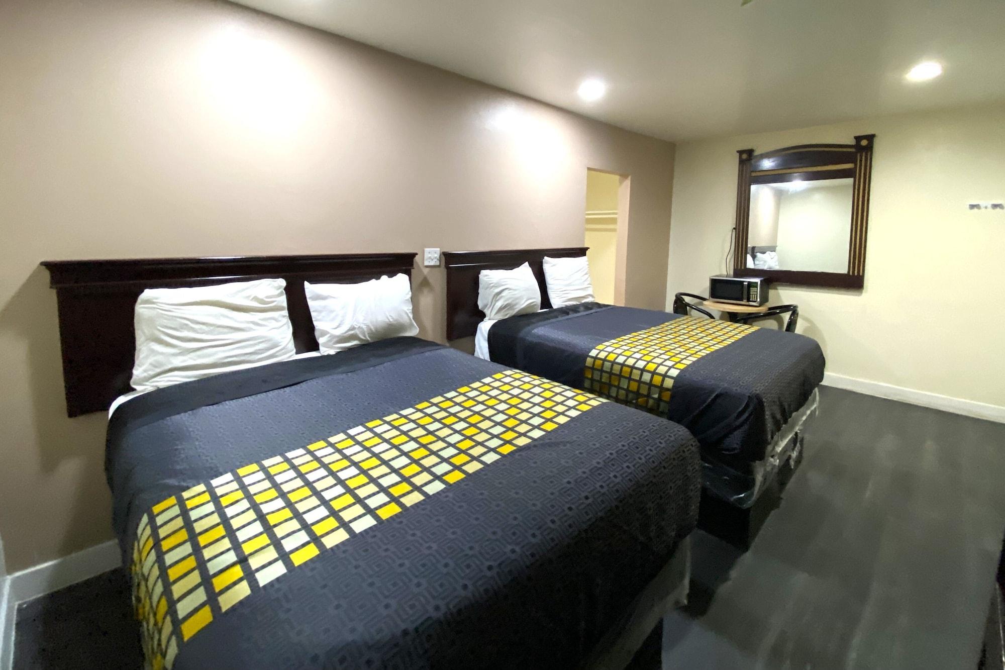 Room, Multiple Beds, Smoking, Robinhood Motel Anaheim West 3/7