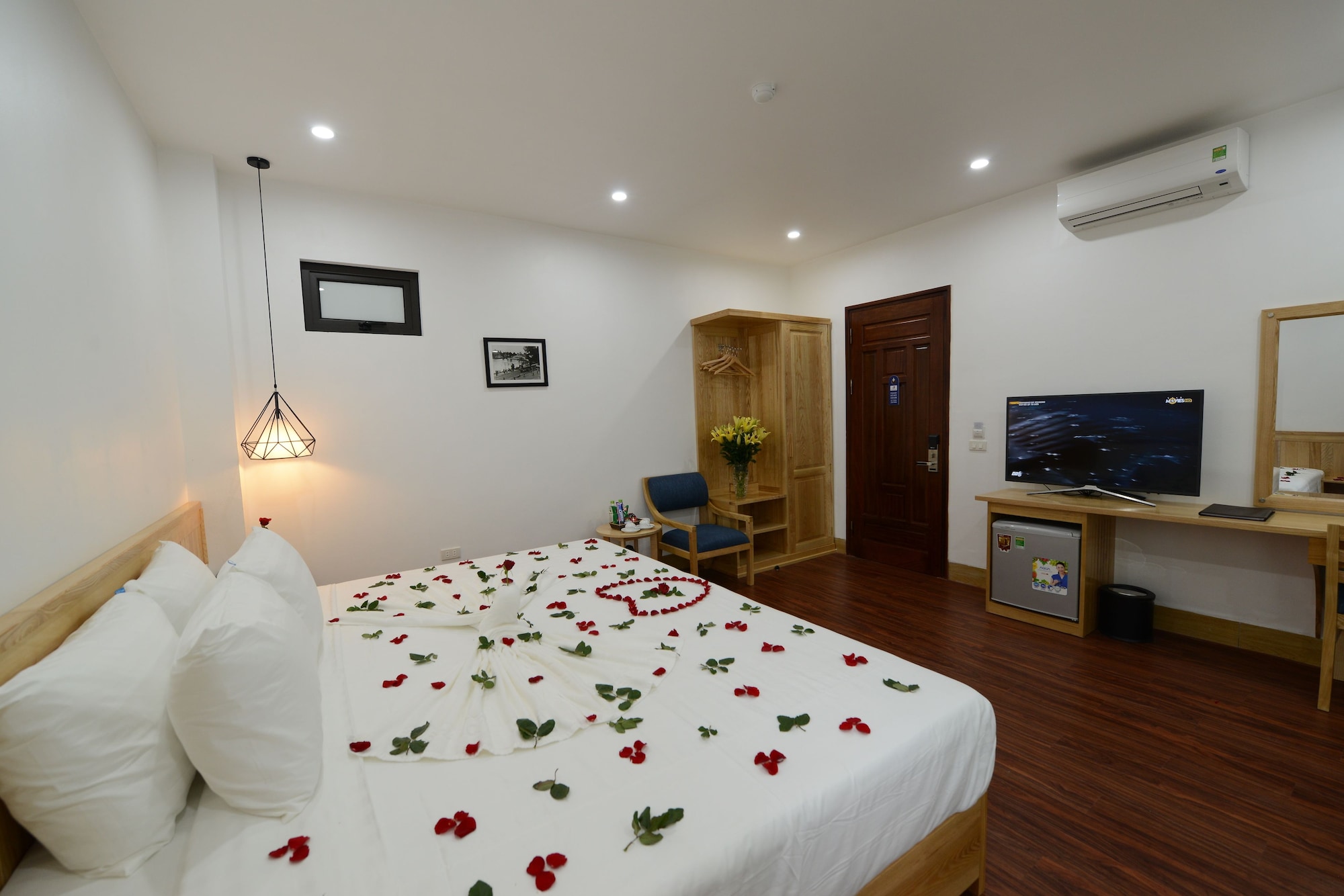 HONEYMOON, SUITE