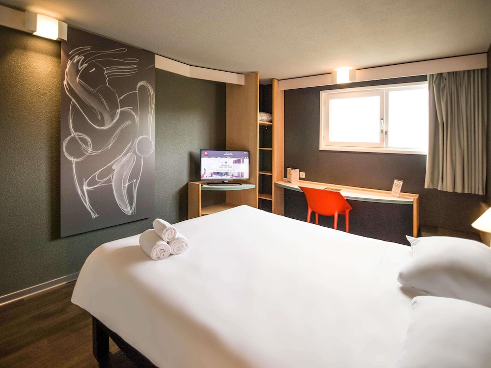 غرفة قياسية بسرير مزدوج