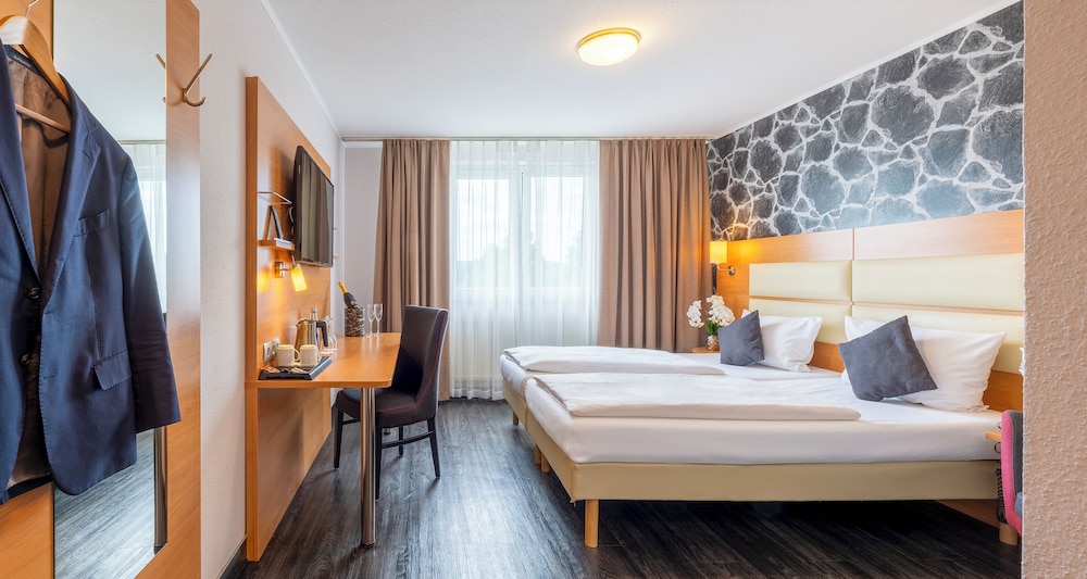 Standard, Twin Beds