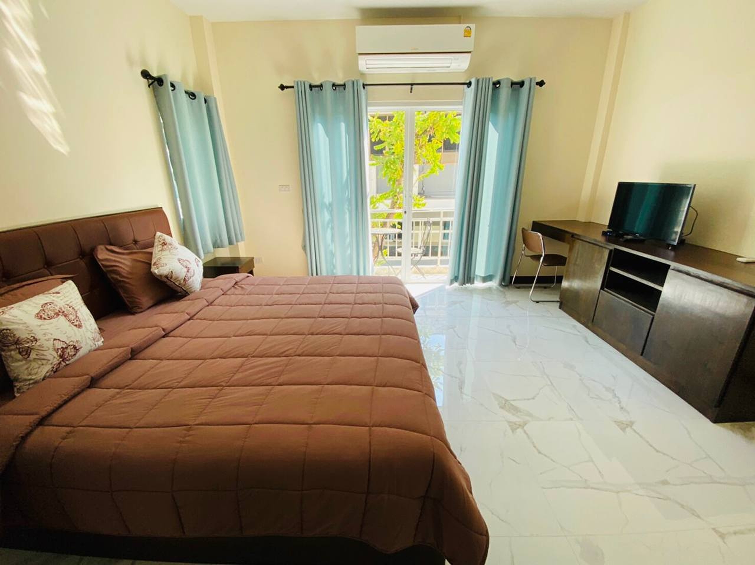 1 Bedroom, House