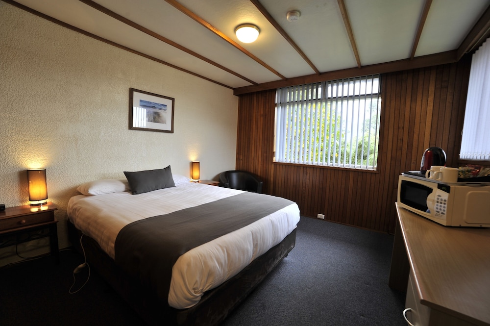 SILVER HILLS MOTEL 9/31