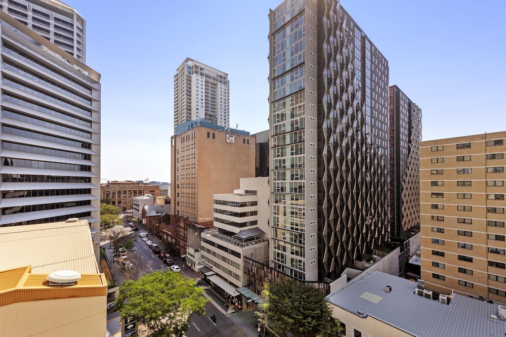 Oaks Brisbane Festival Suites 42/49