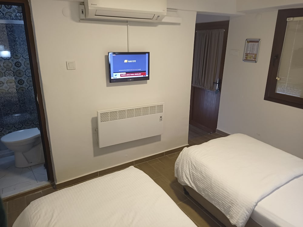 ECONOMY, TWIN BEDS, COURTYARD VIEW