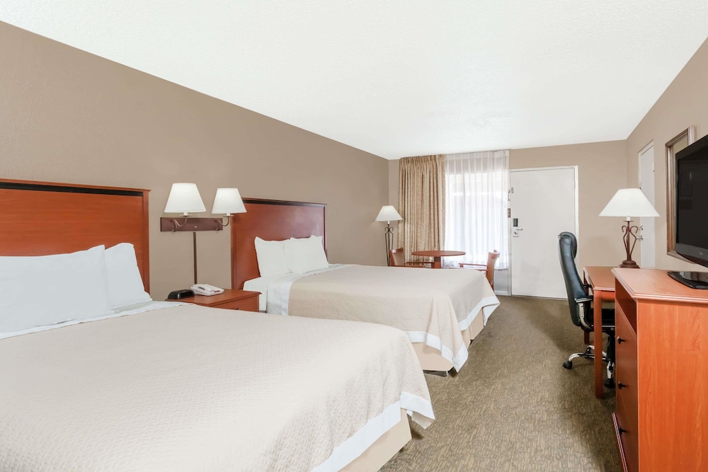 Econo Lodge Sonora, TX 33/60