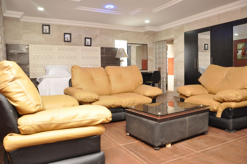 Inglesias Suites 17/25