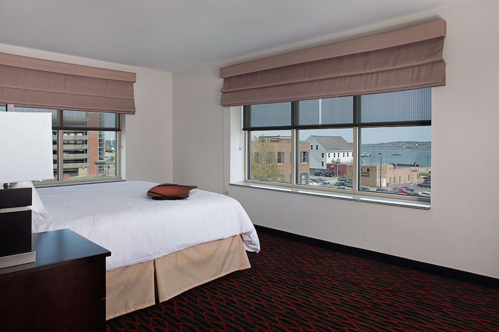 Hampton Inn Portland Downtown Waterfront 25/46