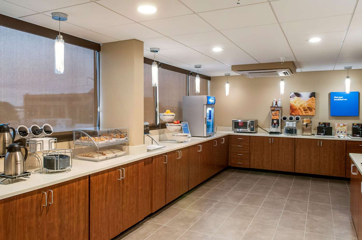 Comfort Inn and Suites At Copeland Tower 13/17