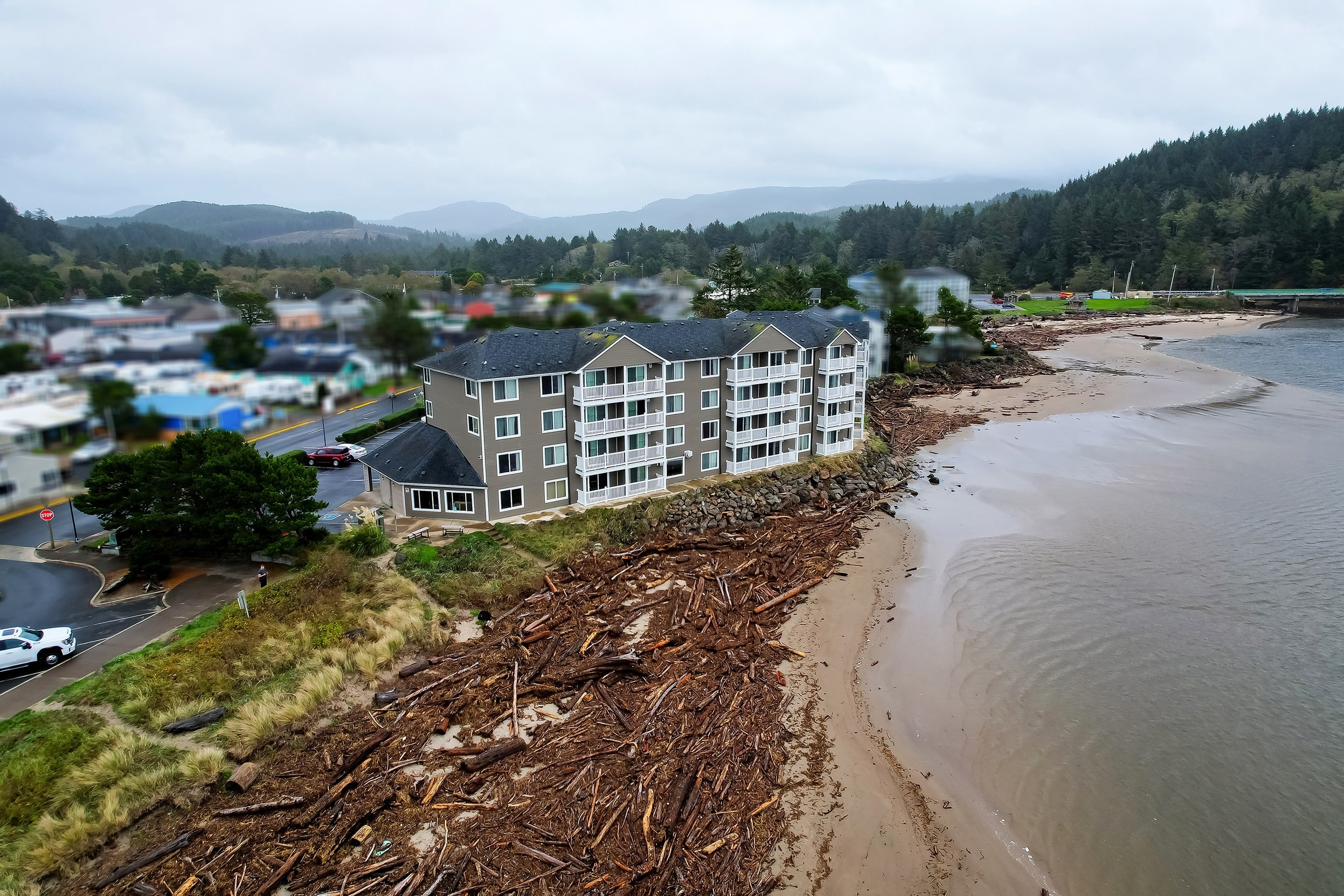 Siletz Bay Beachfront Hotel by OYO Lincoln City 65/71