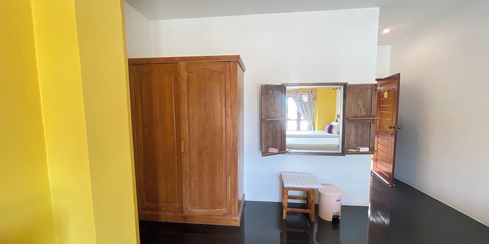 Yellow Tique Hotel 58/58