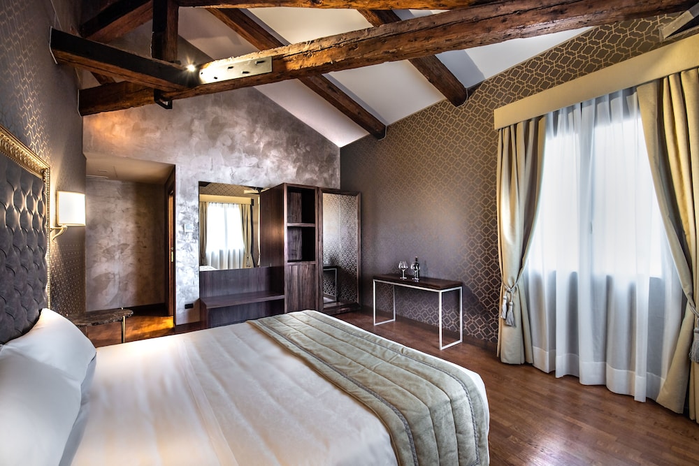 PANORAMIC, DOUBLE OR TWIN BED