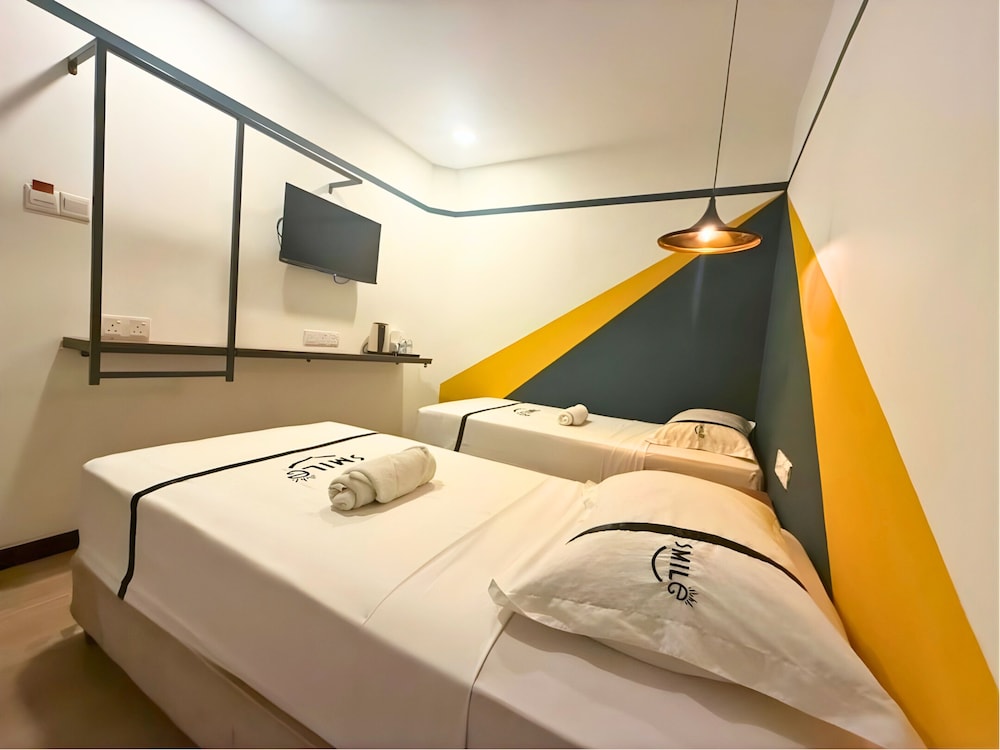 ROOM, TWIN BEDS
