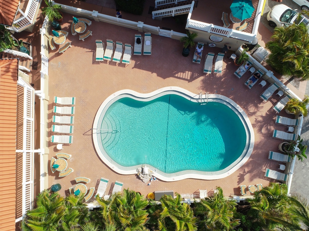 Tortuga Inn Beach Resort 66/76